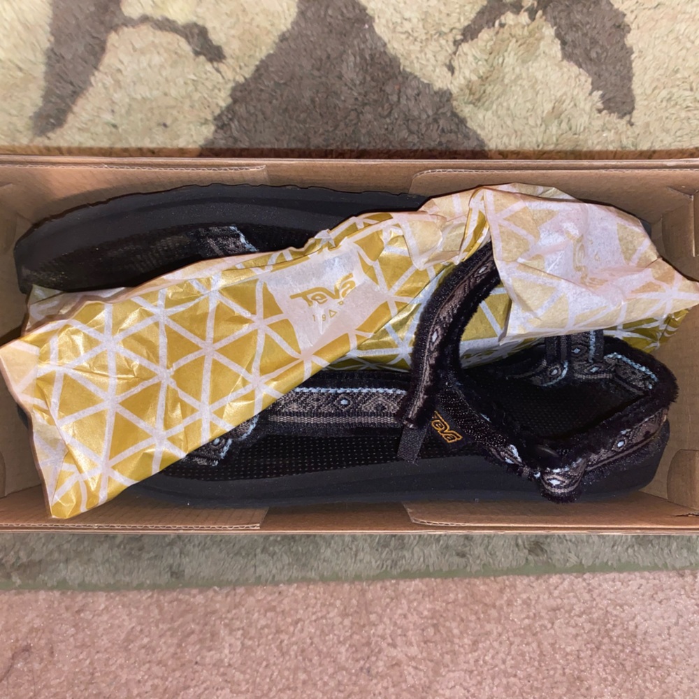 Women’s 11 Tevas. Worn once, still in box. Great condition. Greg/ black color